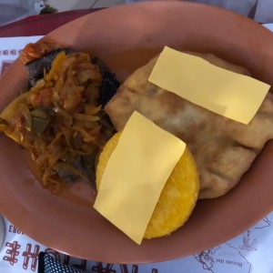 Bistec encebollado con hojaldre