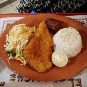 pescado frito con arroz con coco