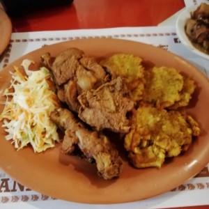 pollo frito con patacones