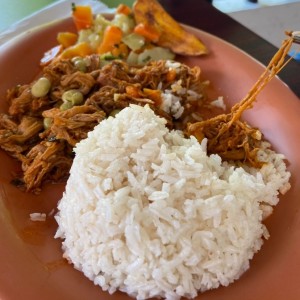 arroz con ropa vieja guisada 