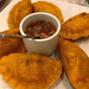 empanadas Criollas con Pico de gallo