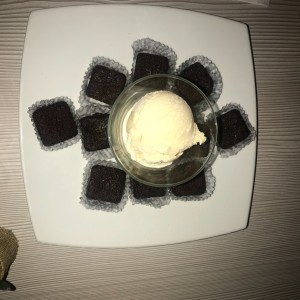 mini Brownies con Helado