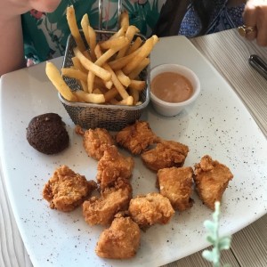 chicharron de pollo con papitas