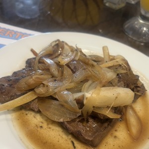 Bistec de Higado Encebollado