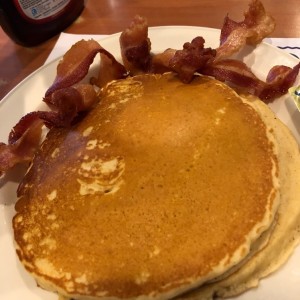 pancakes con tocino