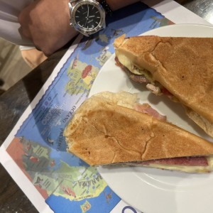 Emparedados /Sandwiches - Cubano