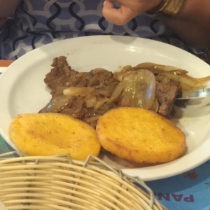 Bistek encebollado con Tortillas