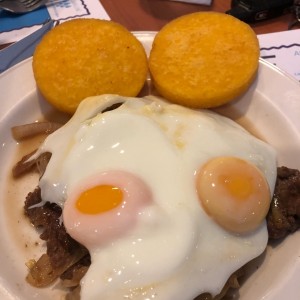 bistec a caballo con tortilla