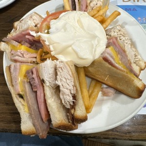 Emparedados /Sandwiches - Club Sandwich