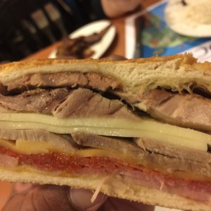 EMPAREDADO CUBANO