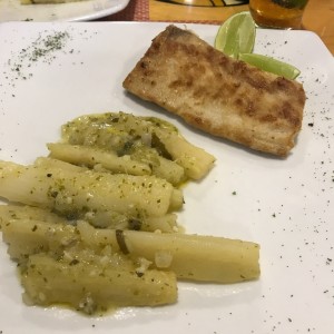 Dorado con yuca