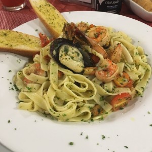 fetuchinni fruti di mare