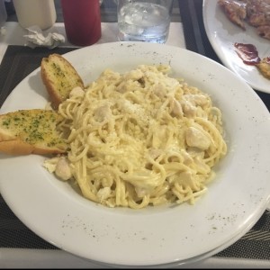 Pasta Alfredo con Pollo 