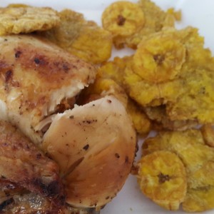 pollo asado con patacones