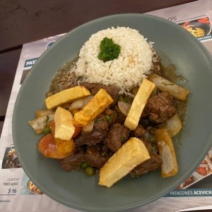 Platos Fuertes - Lomo Saltado