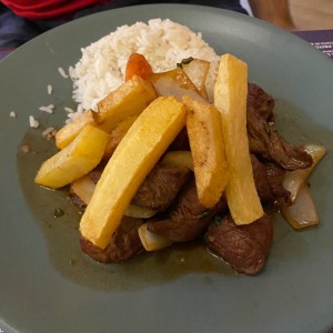 Platos Fuertes - Lomo Saltado