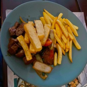 Lomo Saltado con Papas Fritas