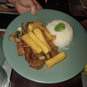 Platos Fuertes - Lomo Saltado