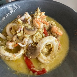 Arroz keto con mariscos 