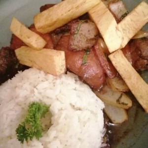 Platos Fuertes - Lomo Saltado