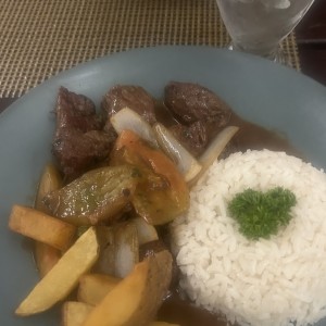 Platos Fuertes - Lomo Saltado