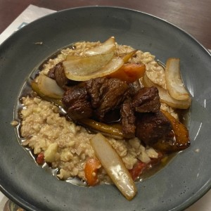 Risotto de Coliflor con Lomo Saltado