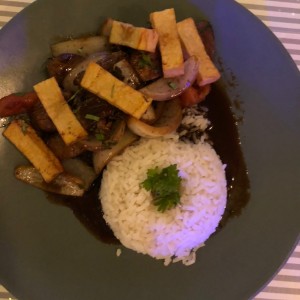 Platos Fuertes - Lomo Saltado