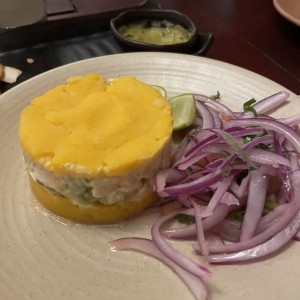 Causa de langostinos