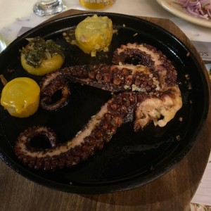 Pulpo al carbon