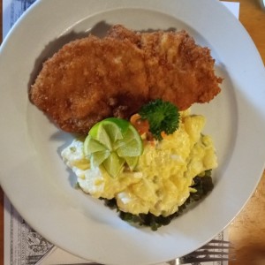 Wienerschnitzel -Escalopas de Cerdo Empanizadas "Estilo Vienesa" con ensalada de papas 