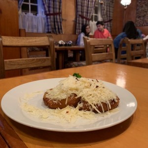 Tomate empanizado con queso parmesano 