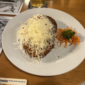 Panierte Tomate mit Parmesan