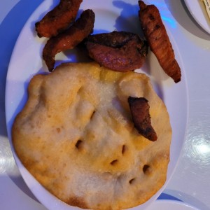 hojaldre y puerco frito