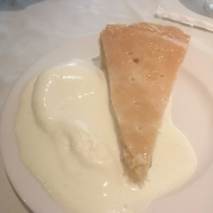 Pie de manzana con helado 