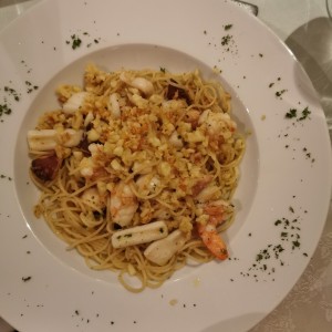 SPAGUETTI CON MARISCO AL OLEO