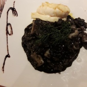 RISOTTO NEGRO CON CALAMAR Y LANGOSTA