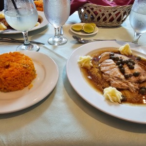 corvina a la mantequilla negra y alcaparras.