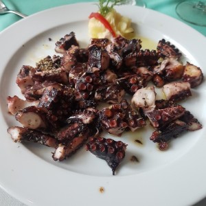 APERITIVOS - PULPO AL CARBON