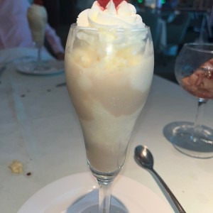 Postre parfait de baileys