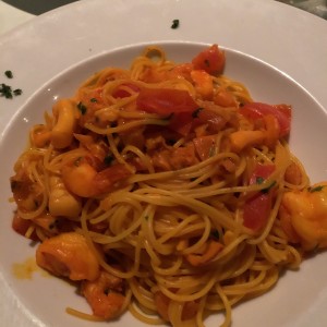 SPAGUETTI CON MARISCO salsa roja