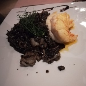 RISOTTO NEGRO CON CALAMAR Y LANGOSTA