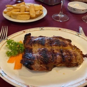 Filete de Cerdo con Yucas Fritas