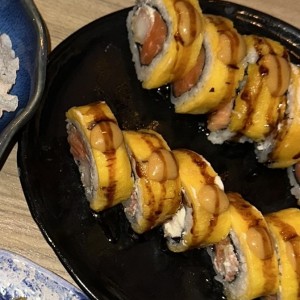 Sushi salmon platano y langostinos