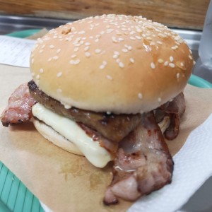 hamburguesa doble carne con tocineta 