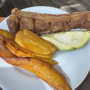 Chicharron conmplatano 