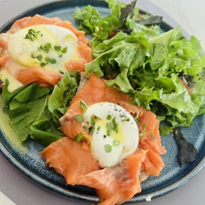 Huevos Benedictinos con salmón 