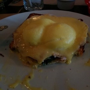 Huevos Benedictino con Pan Brioche