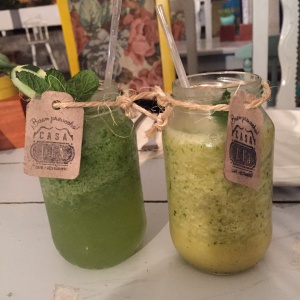 Limonada y parchita con yerbabuena