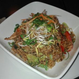 Arroz Thai mixto (vegetales, pollo, lomito y langostinos)