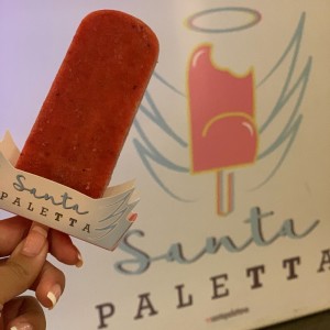 Paleta de fresa rellena